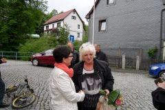 Frau Liane Bach (rechts) – Bürgermeisterin der Gemeinde Dillstädt
